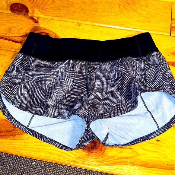 Black and white patterned lululemon active shorts - Picture 1 of 1